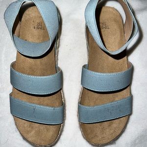 Platform sandals